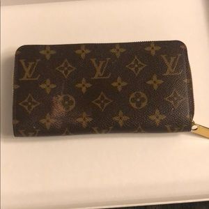 Louis Vuitton zippy wallet fushia